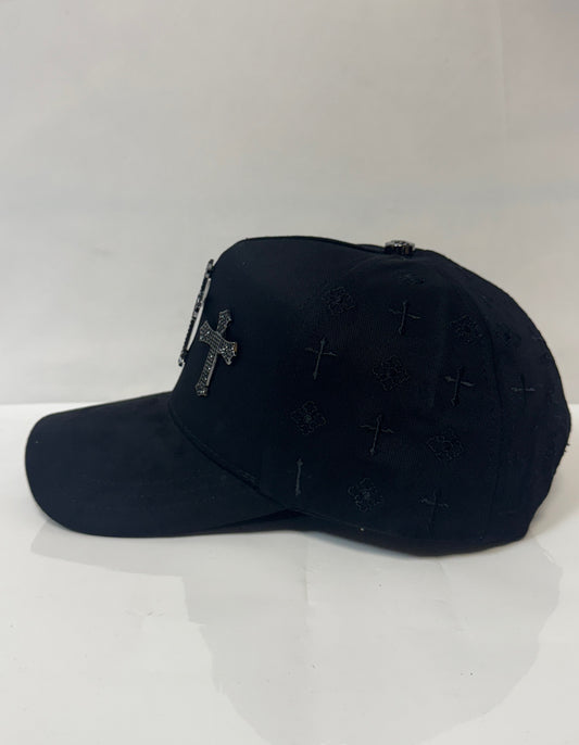 Gorra con cruces negras/Cap with black crosses